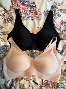 Shecurve Seamless Comfort deep V Bra - Black & Nude